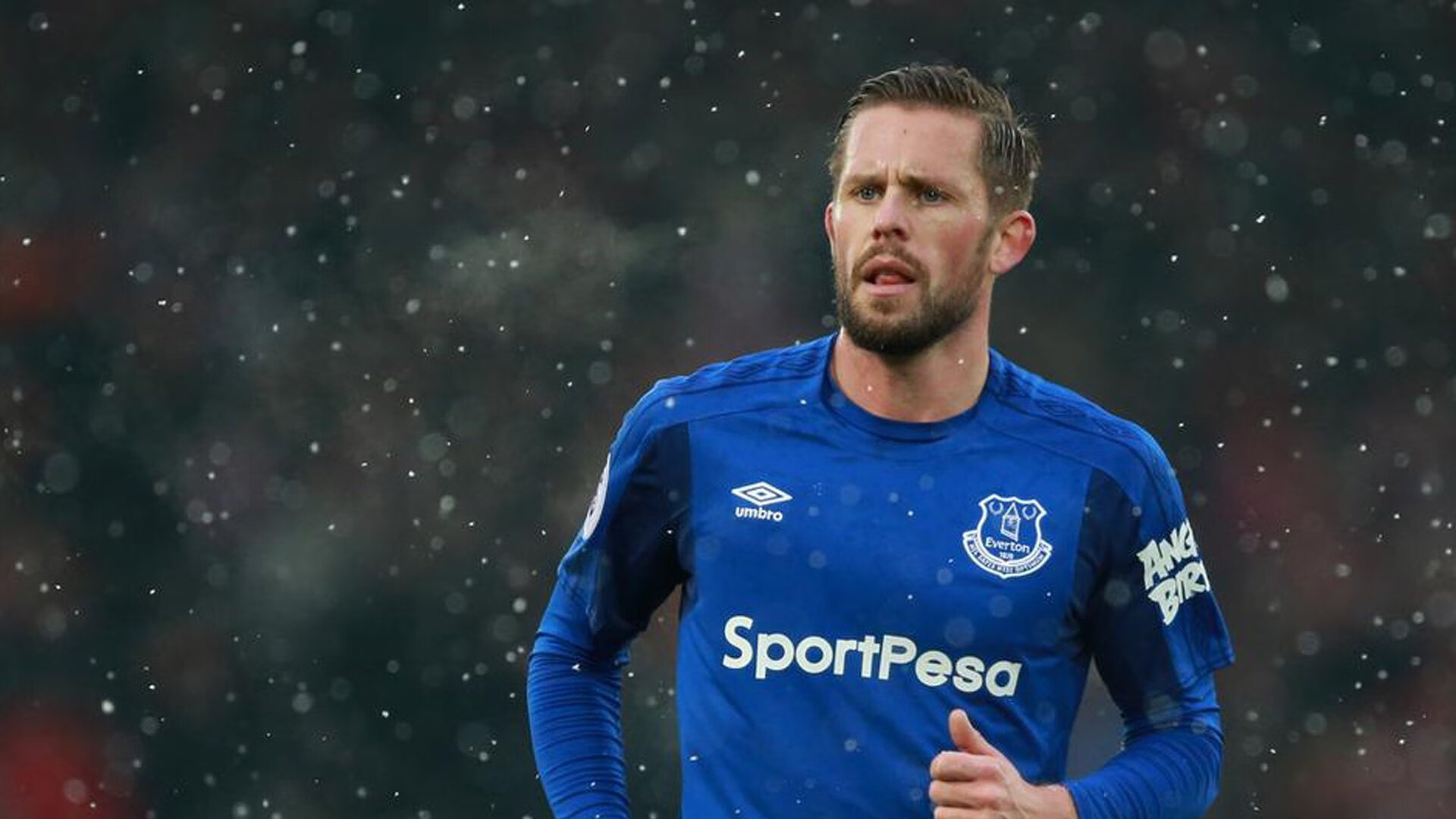 沙尘与泥泞中的王者争霸：WRC最艰难赛段全景剖析